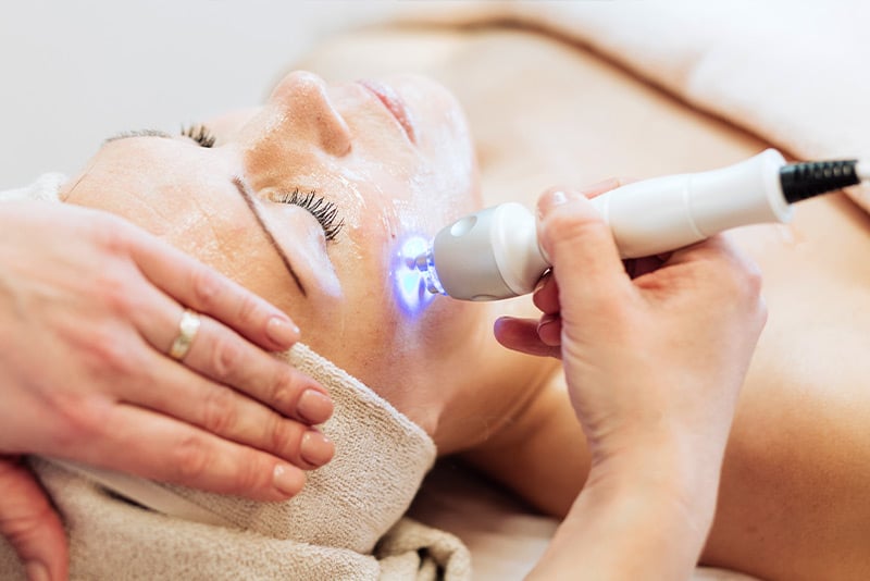 Laser skin resurfacing utilizes pulses of light energy to improve the texture and appearance of the skin.